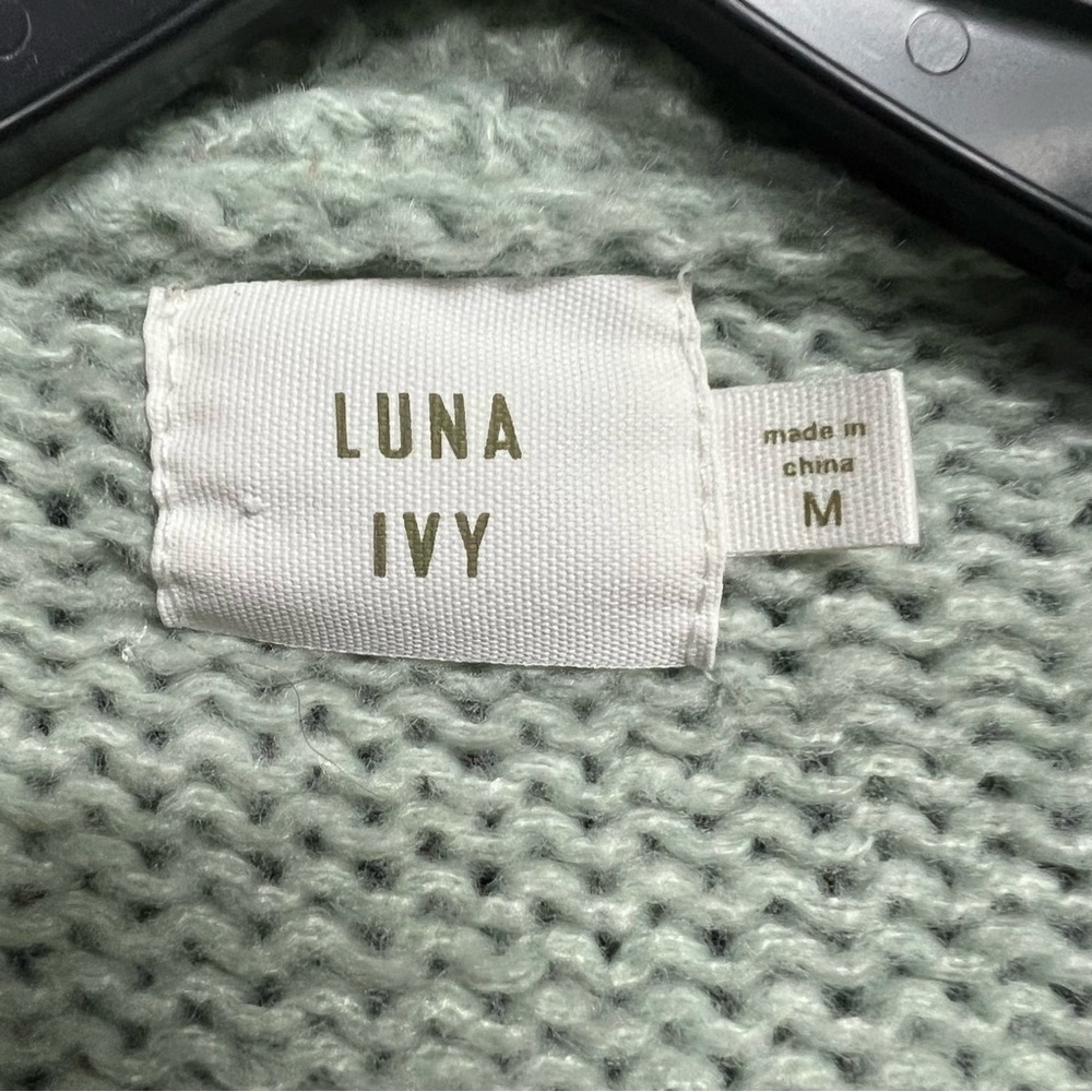 LUNA IVY | 3D Floral Knit Cardigan Sweater - Picture 3 of 7